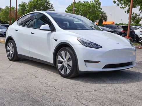 Used 2021 Tesla Model Y Long Range AWD/4WD image 16