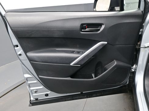 Used 2023 Toyota Corolla Cross SE image 9