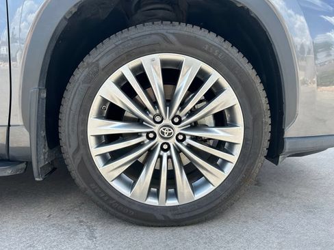 Used 2024 Toyota Highlander Platinum AWD/4WD image 33