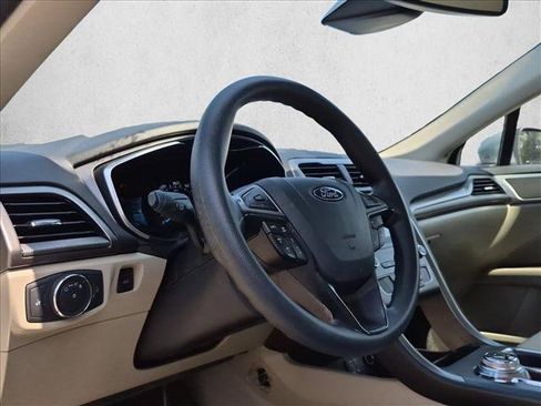 Used 2020 Ford Fusion SE FWD image 9
