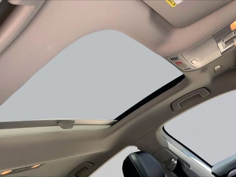 Certified 2025 Volkswagen Jetta SE w/ Sunroof Package FWD image 21