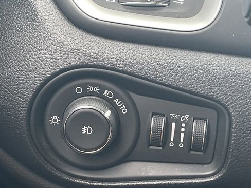 Used 2018 Jeep Renegade Latitude image 8