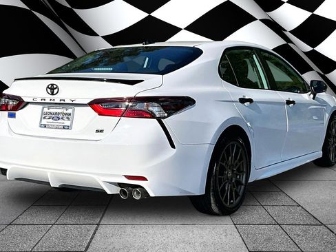 Used 2023 Toyota Camry SE image 2