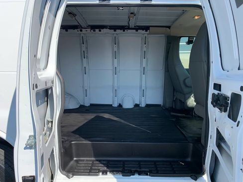 Used 2018 Chevrolet Express 2500 w/ Driver Convenience Package RWD image 26