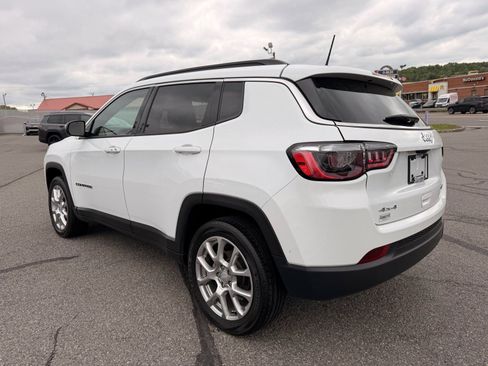 Used 2024 Jeep Compass Latitude w/ Sun and Sound Group AWD/4WD image 4