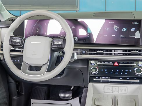 Certified 2025 Hyundai Santa Fe SEL FWD image 12