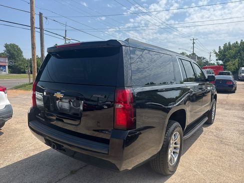 Used 2018 Chevrolet Suburban LT RWD image 5