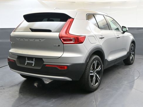 Certified 2025 Volvo XC40 B5 Core image 5