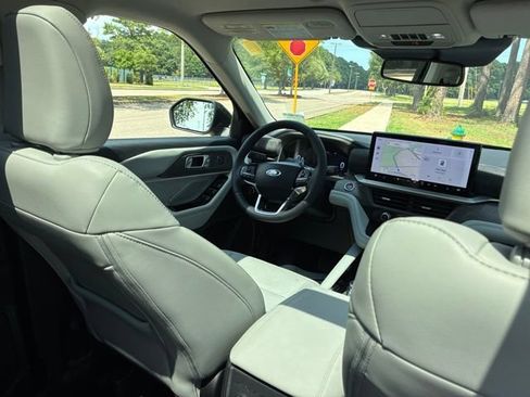 Used 2025 Ford Explorer Platinum w/ Ultimate Package RWD image 24