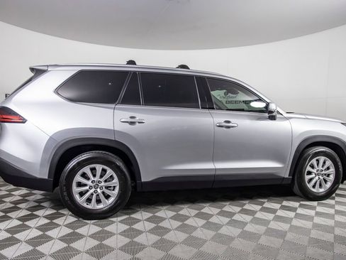 Used 2025 Toyota Grand Highlander FWD image 4