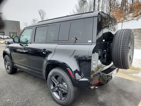 New 2026 Land Rover Defender 110 X-Dynamic SE image 12
