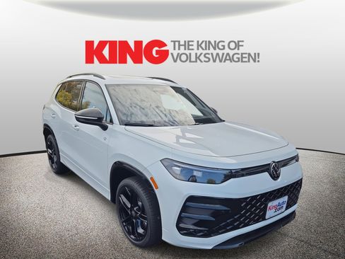 New 2025 Volkswagen Tiguan SE R-Line image 3