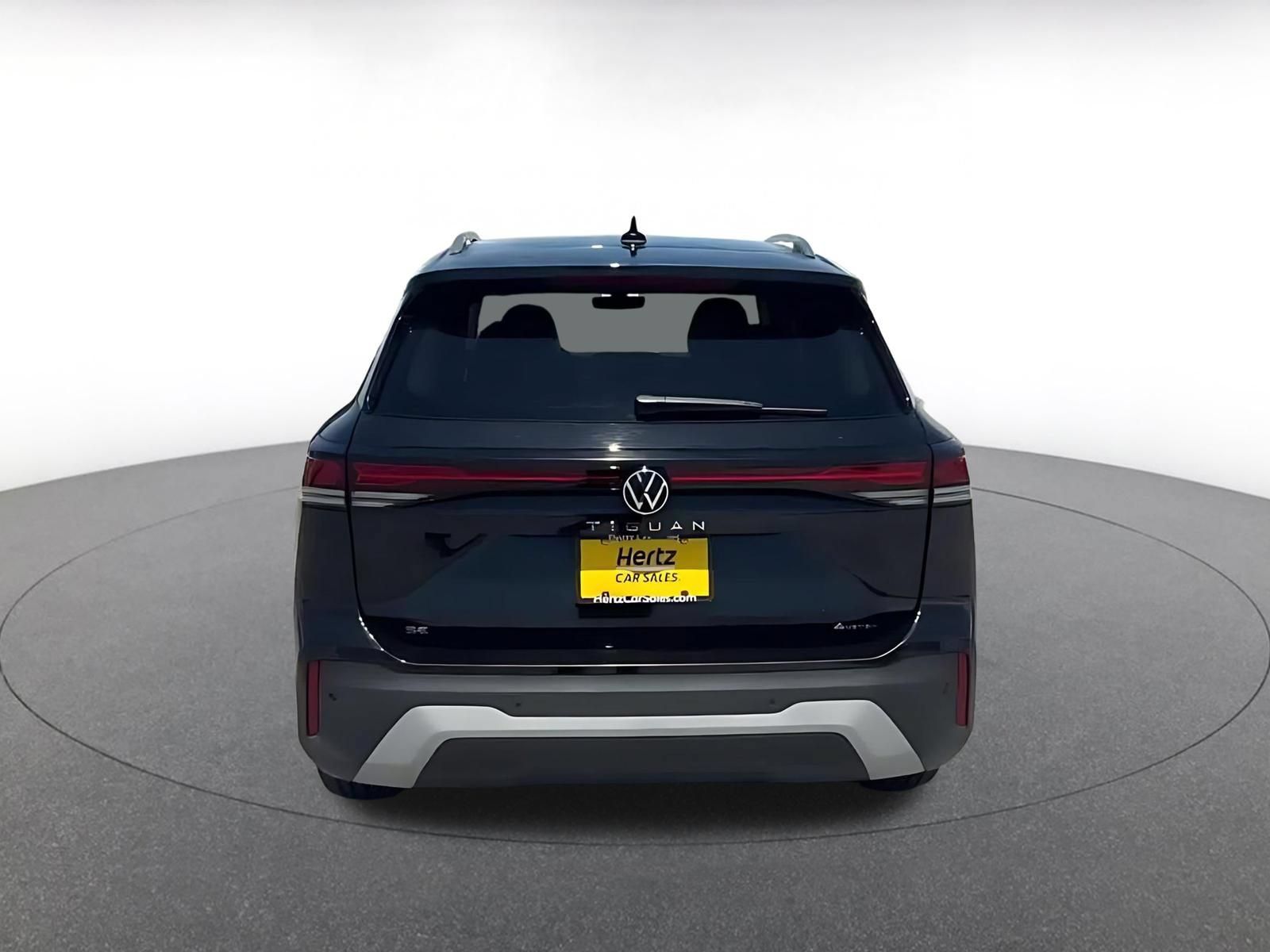 Used 2026 Volkswagen Tiguan SE AWD/4WD image 10