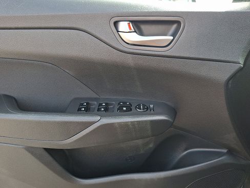 Used 2022 Hyundai Accent SE FWD image 13