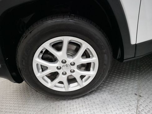 Used 2016 Jeep Cherokee Latitude w/ Safety/Convenience Group image 25