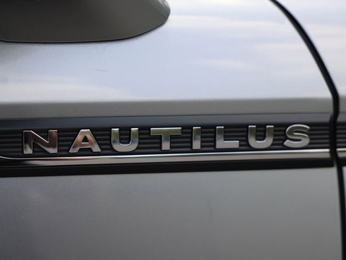 Used 2023 Lincoln Nautilus Reserve AWD/4WD image 33