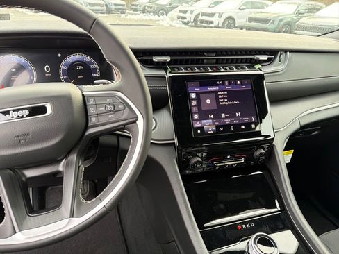 New 2025 Jeep Grand Cherokee Laredo image 17