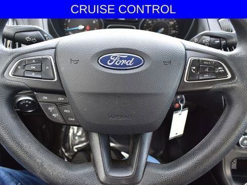 Used 2017 Ford Focus SE FWD image 4