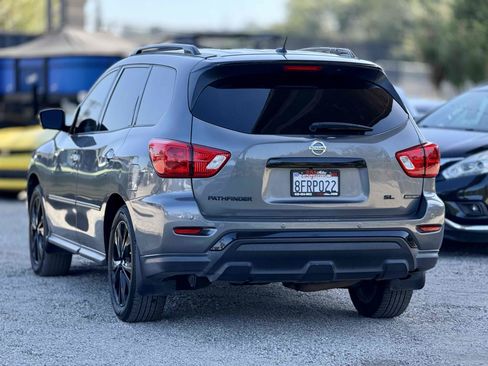 Used 2018 Nissan Pathfinder SL w/ Midnight Edition Package FWD image 8