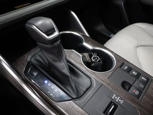 Used 2023 Toyota Highlander Limited image 32