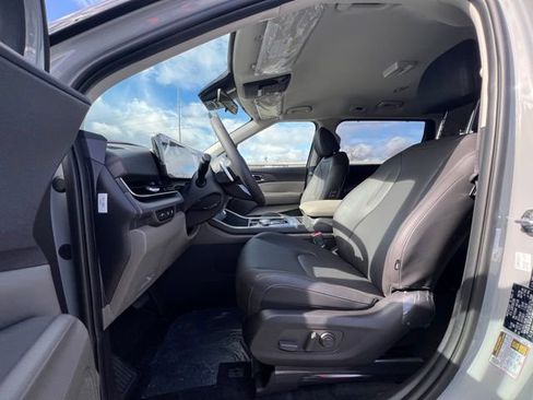New 2026 Kia Carnival EX FWD image 14