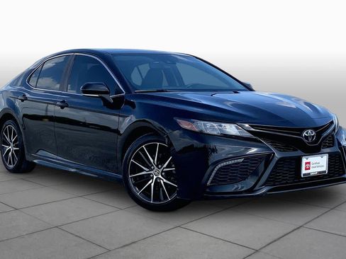 Used 2022 Toyota Camry SE FWD image 3