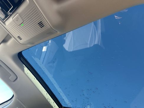 Certified 2025 Volkswagen Tiguan SE image 30