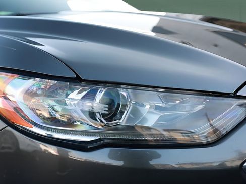 Used 2017 Ford Fusion SE w/ Equipment Group 201A image 29