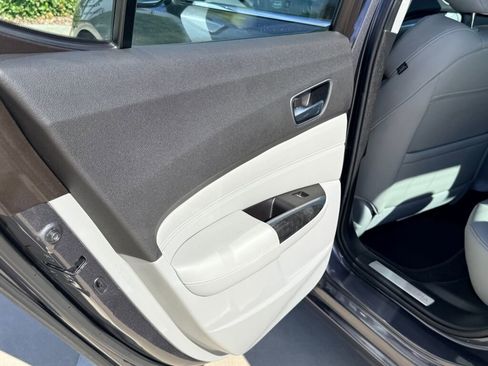 Used 2018 Acura TLX image 17