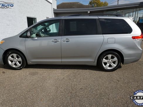 Used 2013 Toyota Sienna LE image 13