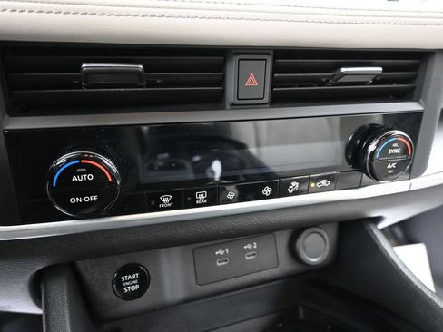 Used 2025 Nissan Rogue SV FWD image 38