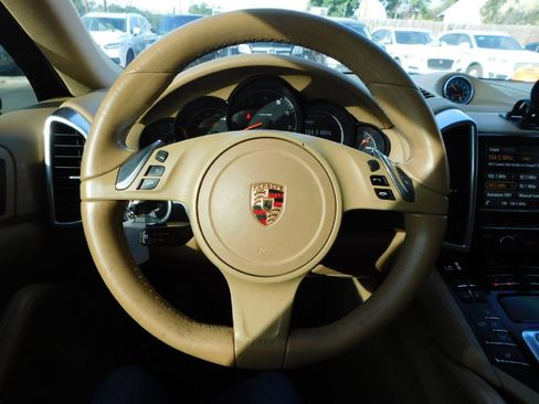 Used 2014 Porsche Cayenne image 24