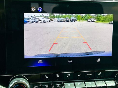 Used 2025 Chevrolet Colorado Trail Boss AWD/4WD image 31