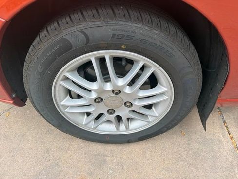 Used 2005 Ford Focus ZX3 Hatchback FWD image 9