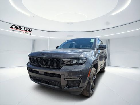 New 2025 Jeep Grand Cherokee L Limited w/ Black Appearance Package image 6
