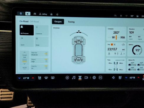 Used 2024 Rivian R1S Adventure AWD/4WD image 17