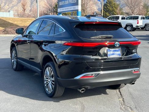 Used 2022 Toyota Venza XLE image 8