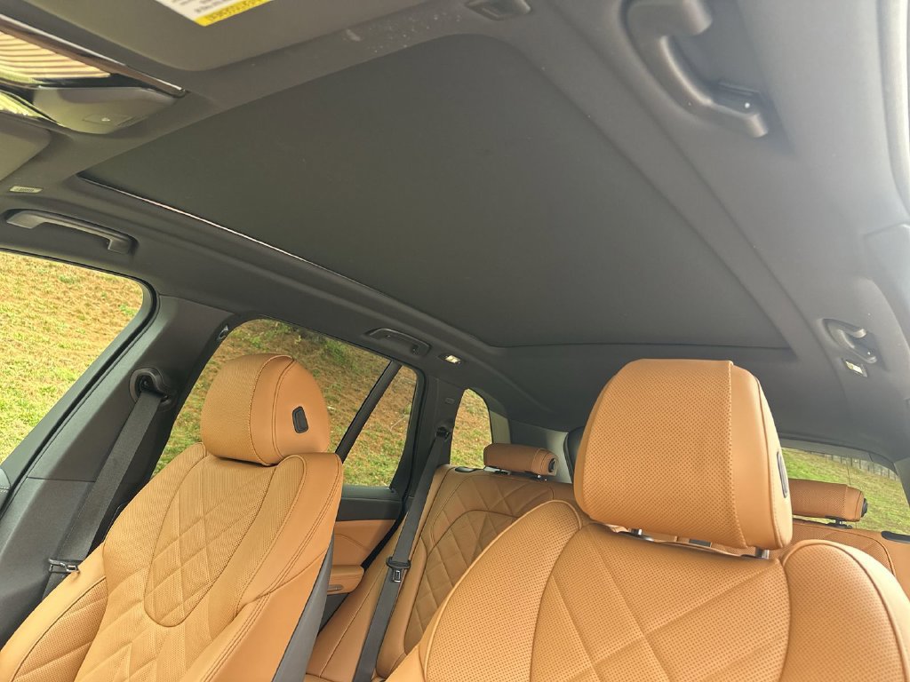 Used 2026 BMW X5 xDrive40i w/ M Sport Package AWD/4WD image 22