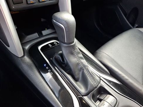 Used 2025 Toyota Corolla Cross XLE FWD image 15