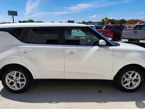 Used 2023 Kia Soul LX w/ LX Technology Package FWD image 7