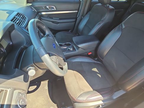 Used 2018 Ford Explorer XLT w/ Equipment Group 202A AWD/4WD image 16