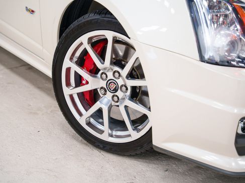 Used 2013 Cadillac CTS V RWD image 28