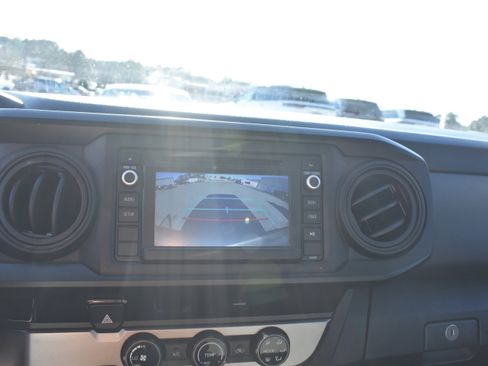 Used 2017 Toyota Tacoma 2WD Access Cab image 17