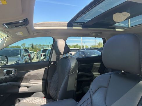 Certified 2023 Kia Sorento SX Prestige AWD/4WD image 18