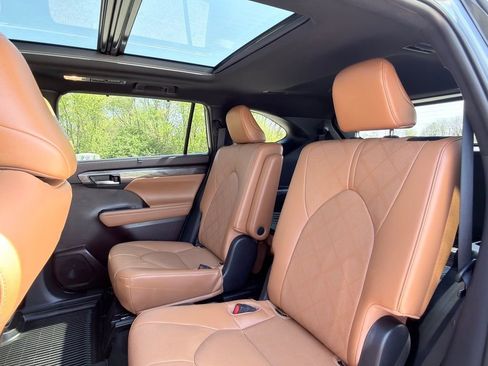 Used 2022 Toyota Highlander Platinum image 22