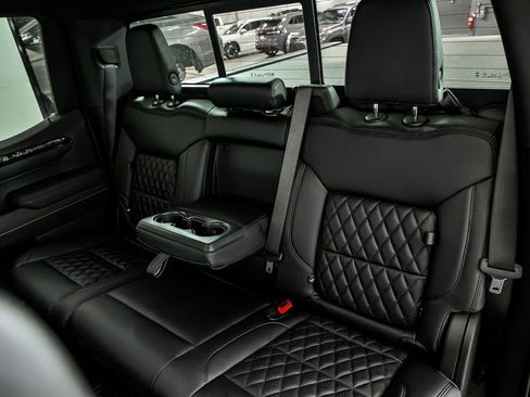 Used 2024 GMC Sierra 2500 AT4X w/ AT4X AEV Edition image 11