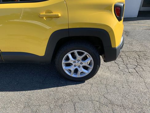 Used 2017 Jeep Renegade Latitude w/ Popular Equipment Group AWD/4WD image 6
