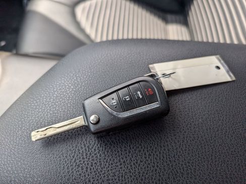 Used 2021 Toyota Camry SE image 24