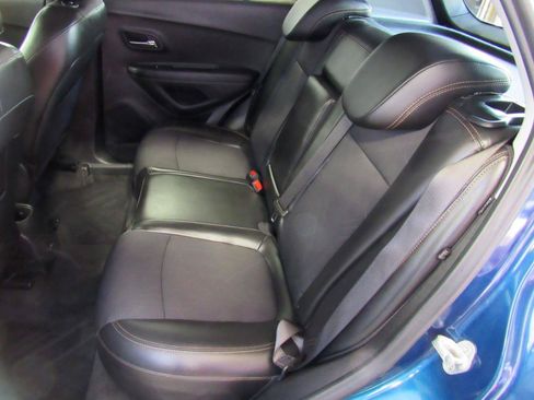Used 2020 Chevrolet Trax LT w/ LT Convenience Package AWD/4WD image 26