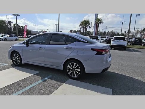 Used 2025 Nissan Versa SV w/ Trunk Package image 27